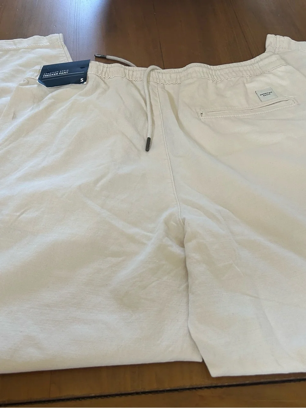 NWT Men’s AE Pull On Trekker Cream Pant